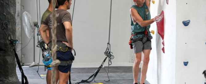 Learn the Ropes: Our Fundamental Climbing Course